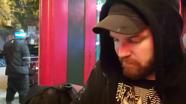 Streamer gets a call from "boyfriend" at pizza place.