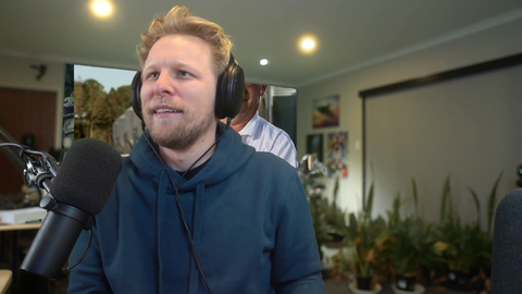 Quin tests his new mousepad ft. Veibae
