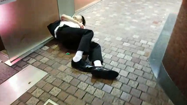 Reckful finds dead person in Tokyo.