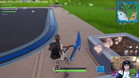 Macaiyla tries to help a kid who is having a bad day in Fortnite