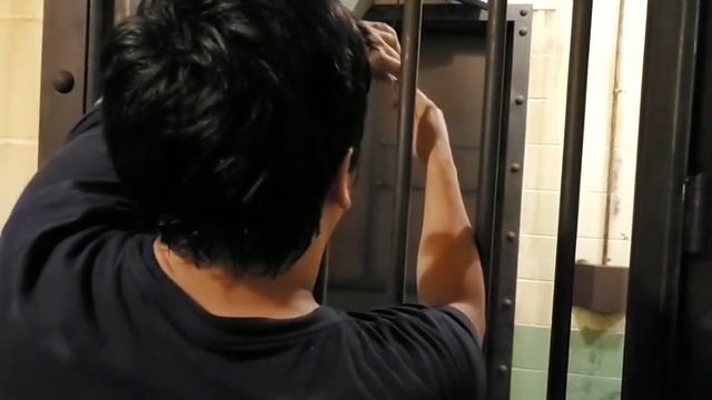 YungLlama drops key in toilet during escape room.