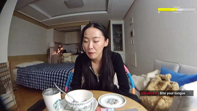 Female streamer's typical day