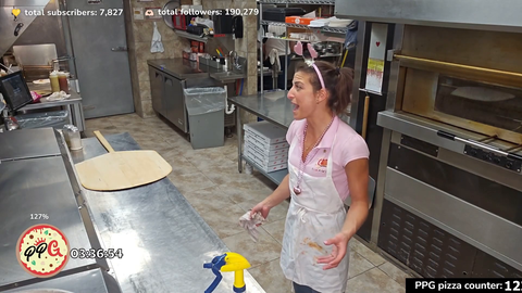 WIN: Streamer completes 111 hours straight in a Pizzeria (Pizzathon)