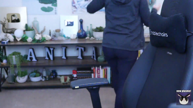 Anita plays with balls.