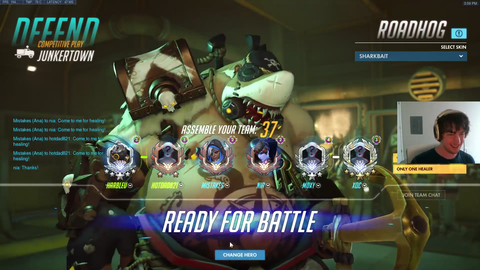 xQc invites a friend to SawCon
