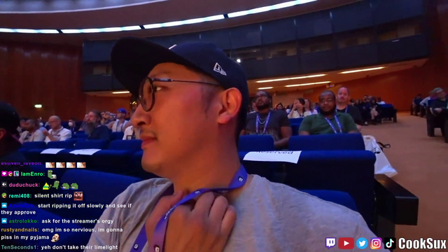 Cooksux rips his shirt during TwitchCon IRL panel