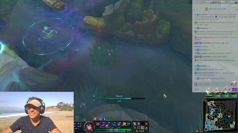 Streamer proves he's actually playing League at a beach