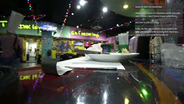 Restaurant Worker Comments On Streamers Butt As He Walks Away