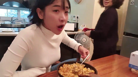 After cooking and sharing an ostrich egg with her mom, Jinny runs the next content idea by her