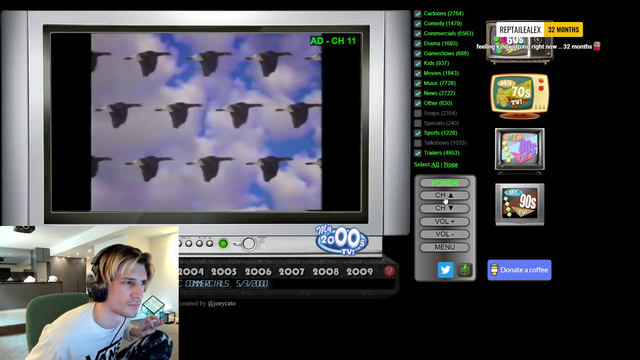 xQc checks out whats happening in 2001