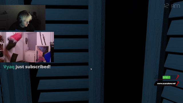 Soy streamer gets Jump Scared and Freaks out.