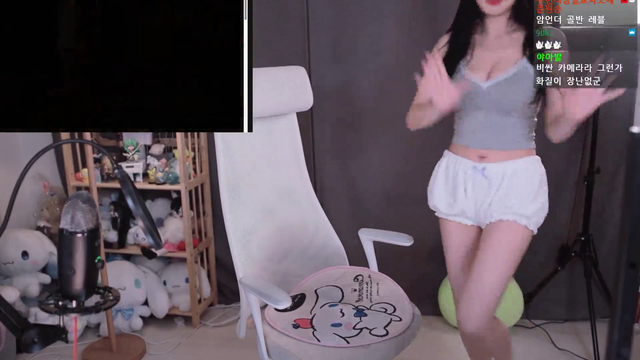 Sooflower censors her own video