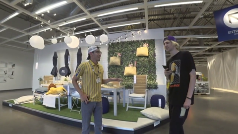 IKEA employee who is a huge fan of xQc get nervous meeting him