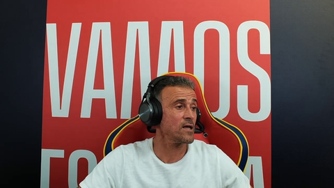 Spain National Team manager debuts as a streamer ahead of the World Cup with over 110k viewers