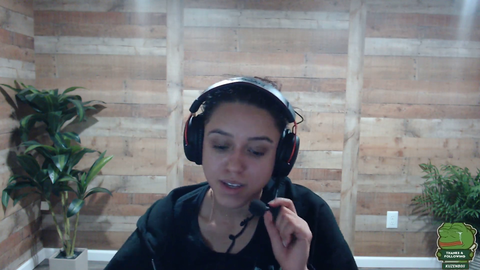 Tyler1's girlfriend meets a fan at the airport