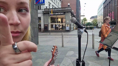 NPC civilian malfunctions during IRL music stream