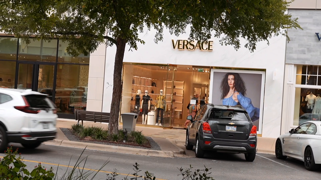 tectone tells knut's life story to versace