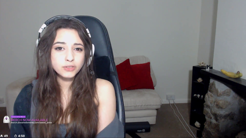 Sweet_Anita has 2 types of fans