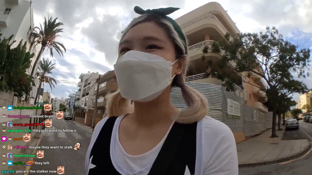 Fans take selfie with Kpop Idol Hachu