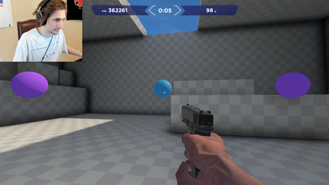 xQc gets rank 1 in Aim Lab game