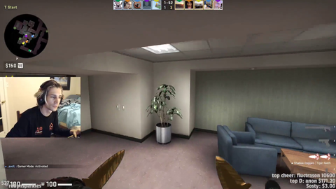xQc offers to buy gamer with disability a 2nd monitor. He uses tts to communicate in game and alt tabs to give comms.