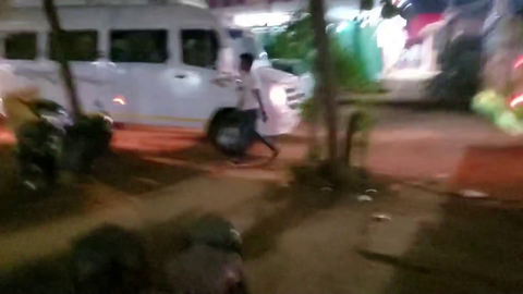 Streamer tries to stop the honking in India