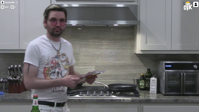 cyr does magic