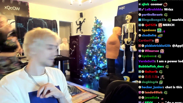 xQc sniffs nyyxxi's Shirt