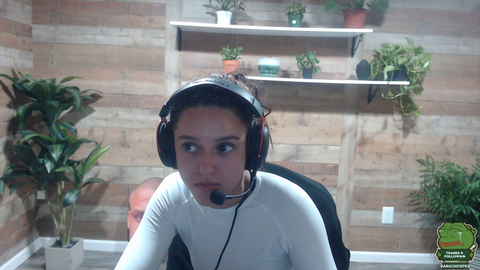 Macaiyla (Erob221s brothers girlfriend) found her lost doppelganger
