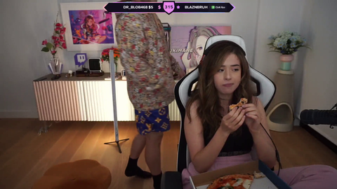 Mizkif rejects Pokimane's aggressive advances