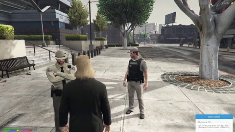 XQC and Officer have a moment..