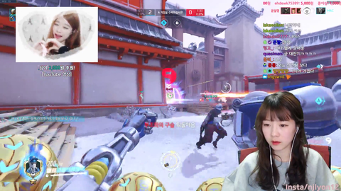 Korean Streamer interrupted by the monkaW video donation in the game