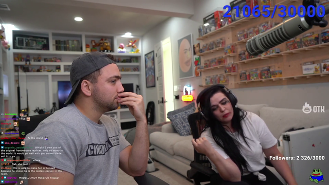 Kaceytron is scared of MC STANS jumping her