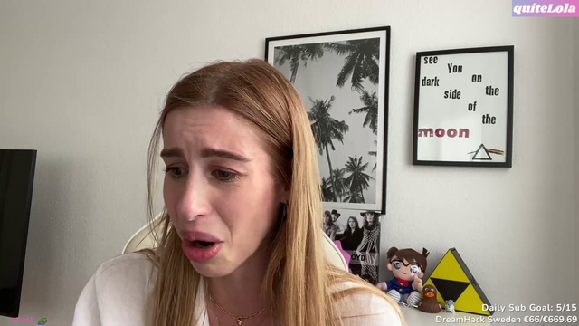 Girl cries on stream and accuses another streamer of deleting her followers!