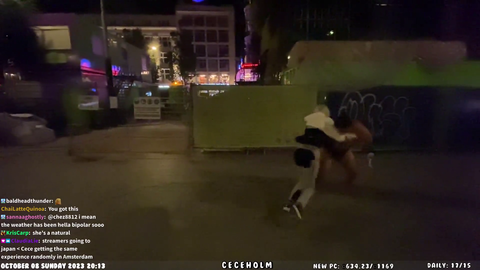 Female streamer lost to street sumo wrestler