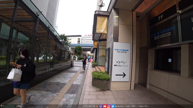 The Angle of Shibuya helps a lady to find her lost coin
