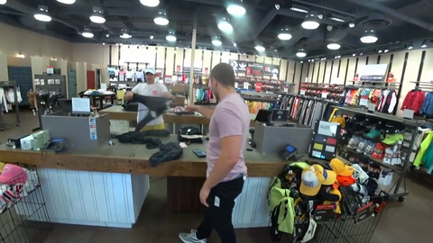 Employee takes of store tag gachiHYPER