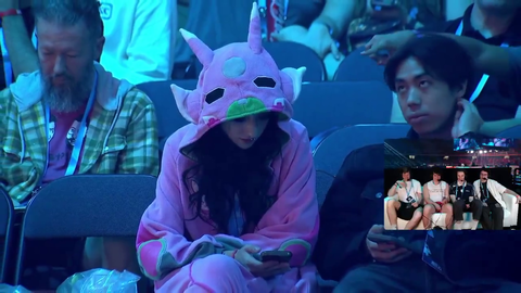 A wild mom appears at Blizzcon