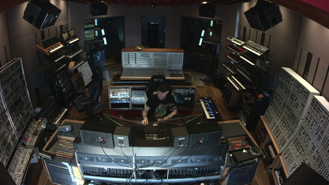 Deadmau5 reacts to music made by fans!