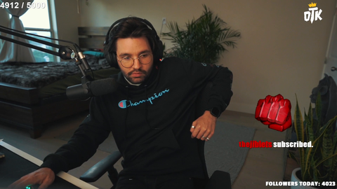Mizkif gives Cyr a streaming advice