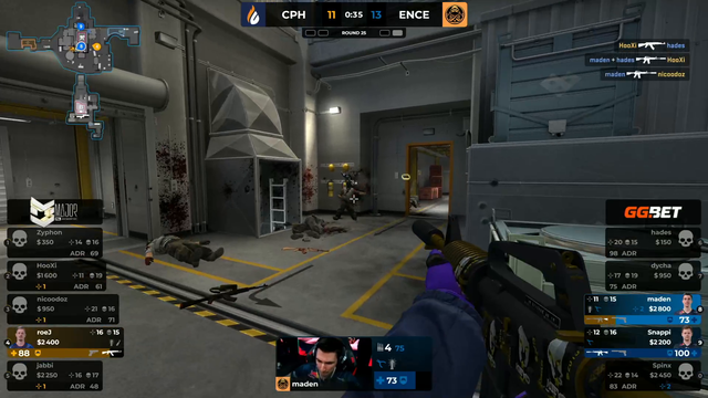 roeJ flufs the spray from behind