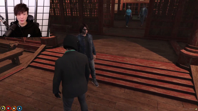 Sykkuno walks by at just the right time!