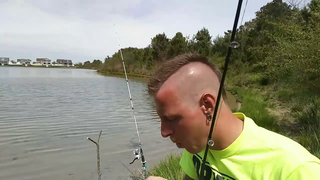 KKona man eats worm