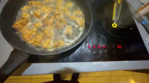 Streamer drops their phone in hot oil while cooking