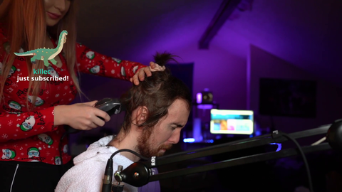 Pink Sparkles shaving Asmongold's hair
