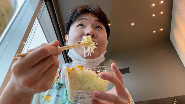 Toast getting ready for onsen (you have to be naked there)