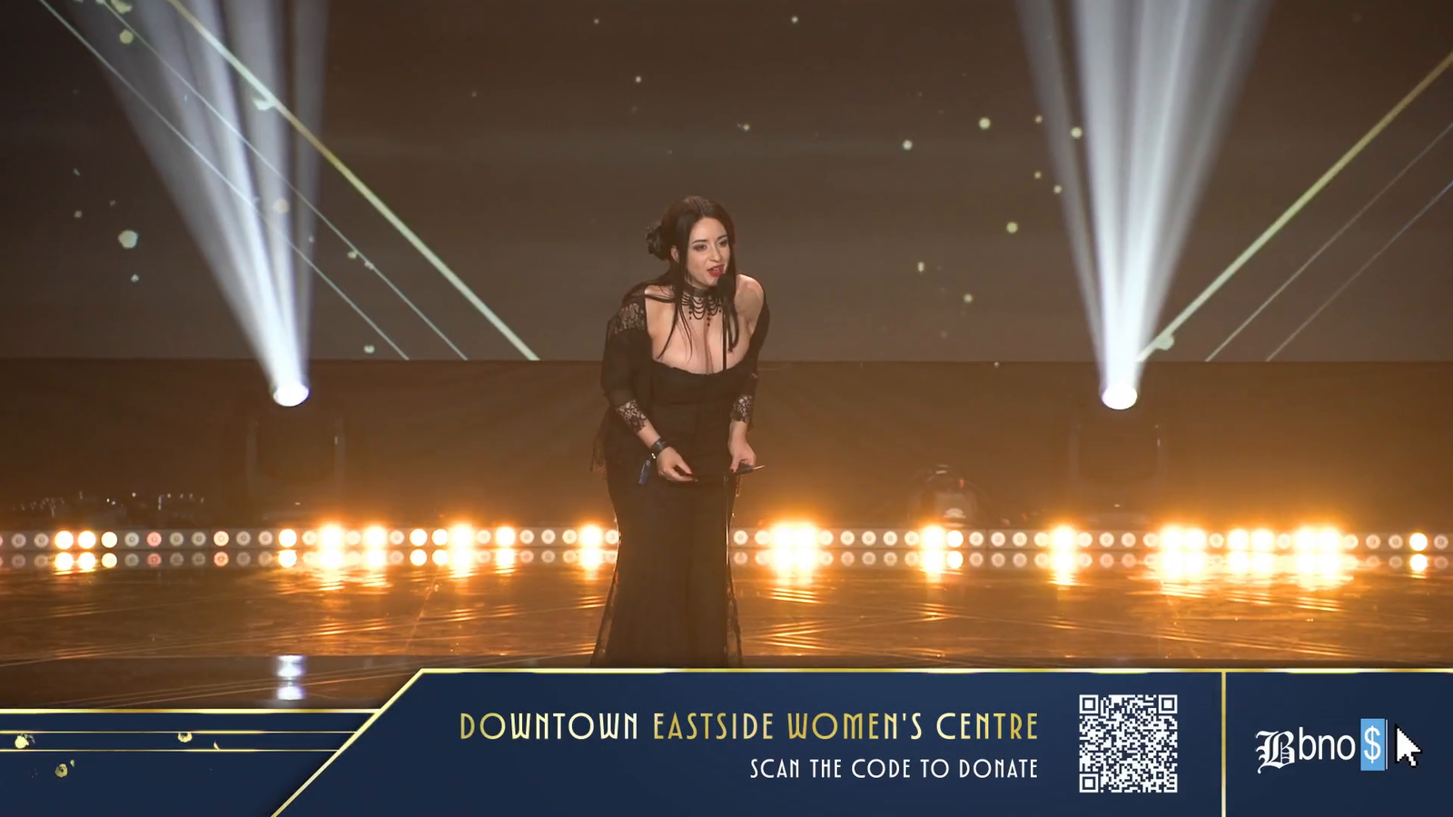 Sweet Anita presents the Best Creative Arts Streamer Award