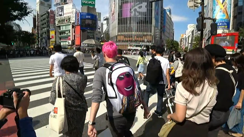 Sodapoppin does the Naruto run in Tokyo