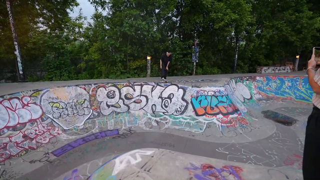 CYR - XQc Drops into the Bowl
