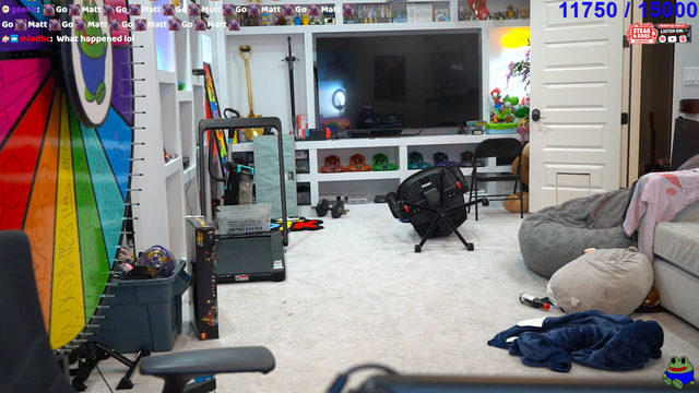 Xqc walks into Mizkif's room